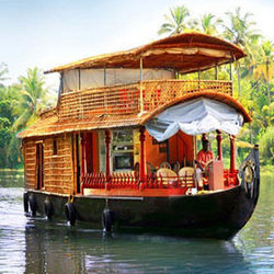 Honeymoon package for Kerala, Enjoy Luxury Houseboat Cruise in Alleppey